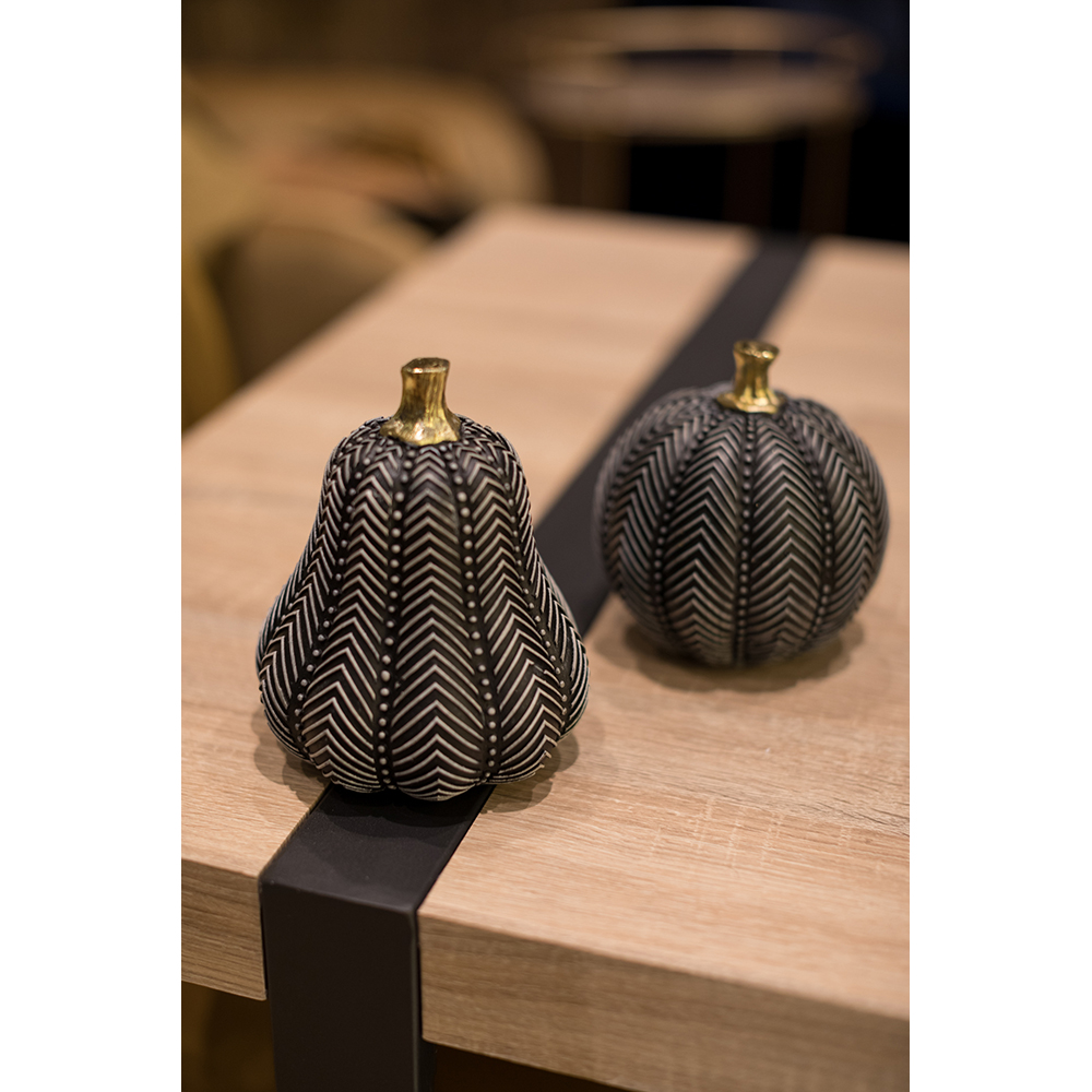 PUMKIN ΔΙΑΚΟΣΜΗΤΙΚΗ ΚΟΛΟΚΥΘΑ 13x13x14 POLYRESIN ΜΑΥΡΟ ΛΕΥΚΟ - Image 3