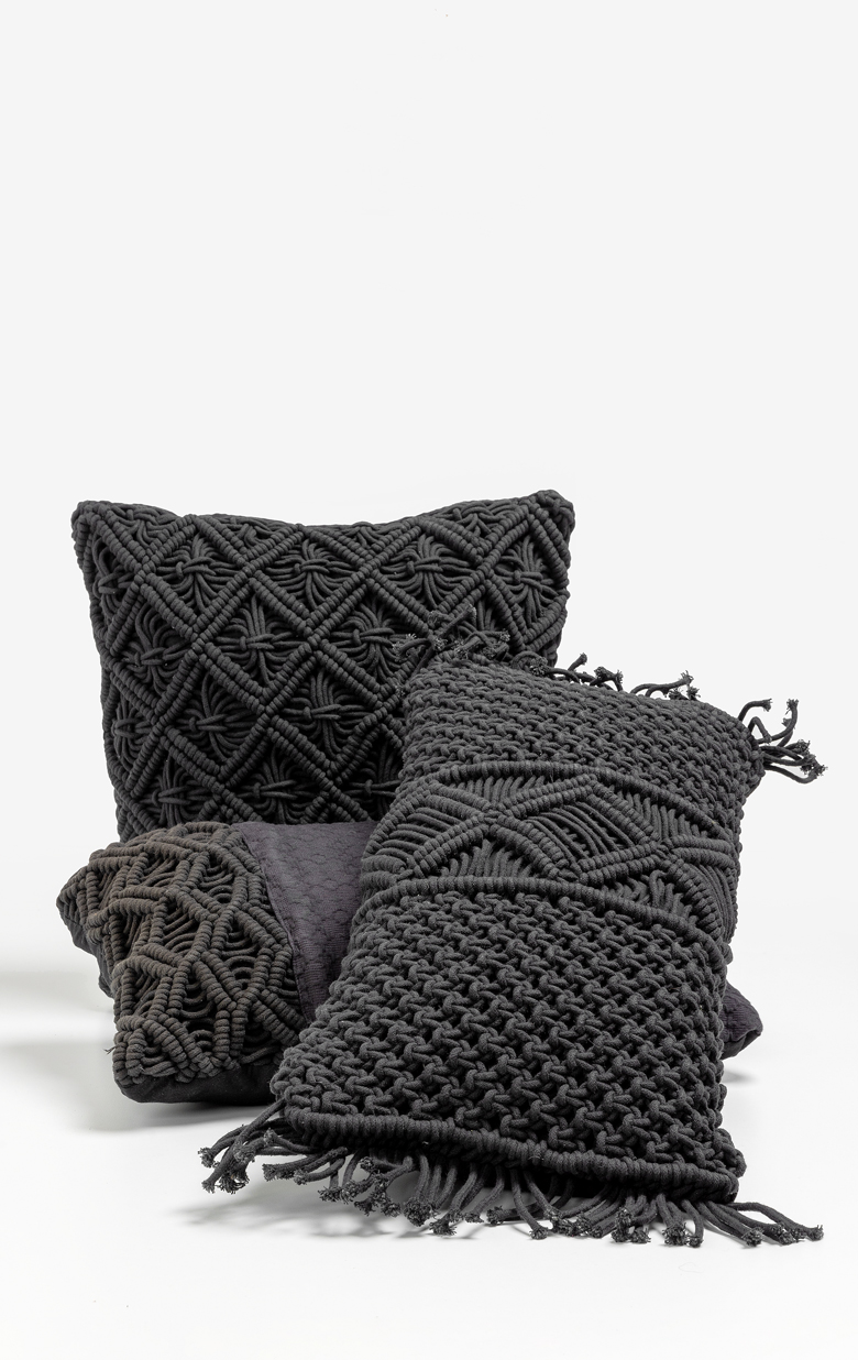 AL MANO ΔΙΑΚΟΣΜΗΤΙΚΟ ΜΑΞΙΛΑΡΙ 45x45x5 ΒΑΜΒΑΚΙ ΜΑΥΡΟ POLYESTER - Image 4