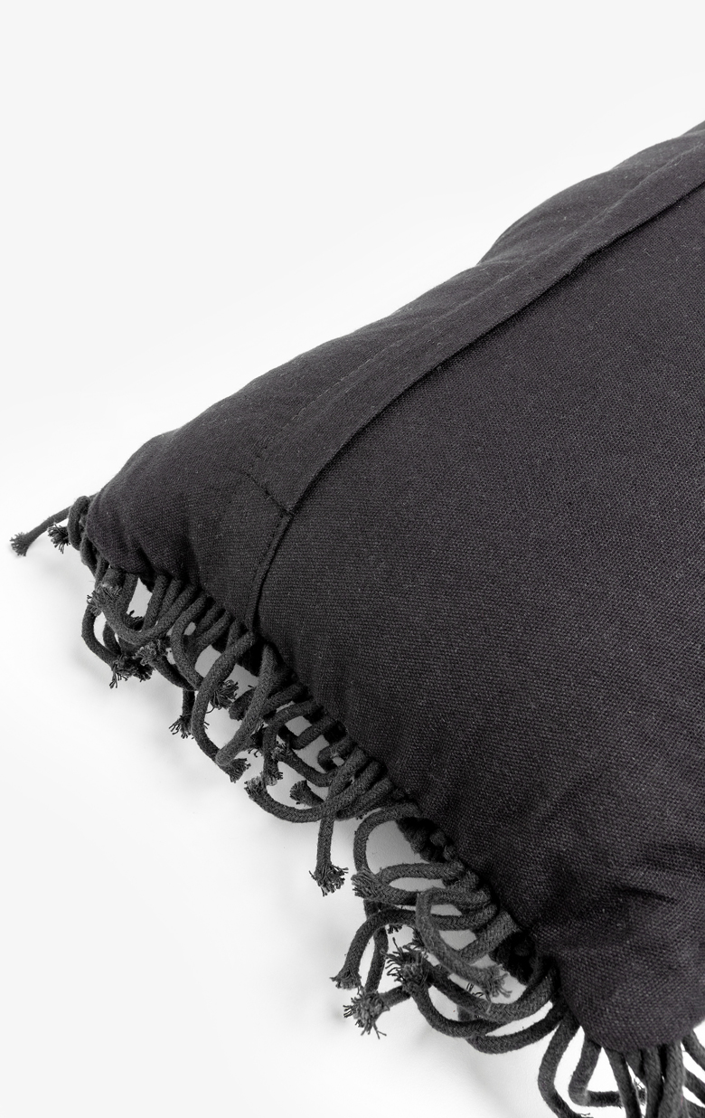 AL MANO ΔΙΑΚΟΣΜΗΤΙΚΟ ΜΑΞΙΛΑΡΙ 45x45x5 ΒΑΜΒΑΚΙ ΜΑΥΡΟ POLYESTER - Image 4