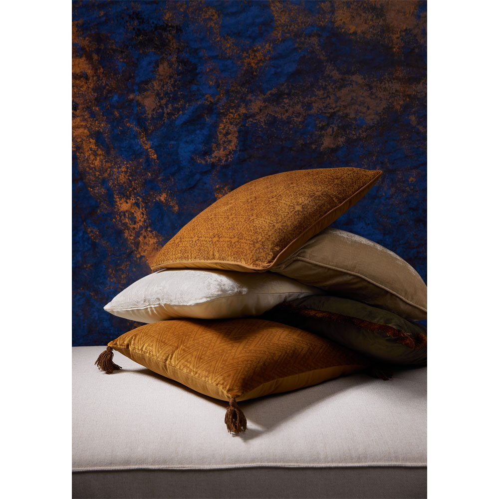 SUNDIAL B ΔΙΑΚΟΣΜΗΤΙΚΟ ΜΑΞΙΛΑΡΙ 50x50cm ΒΑΜΒΑΚΙ CARAMEL ΒΕΛΟΥΔΟ - Image 2