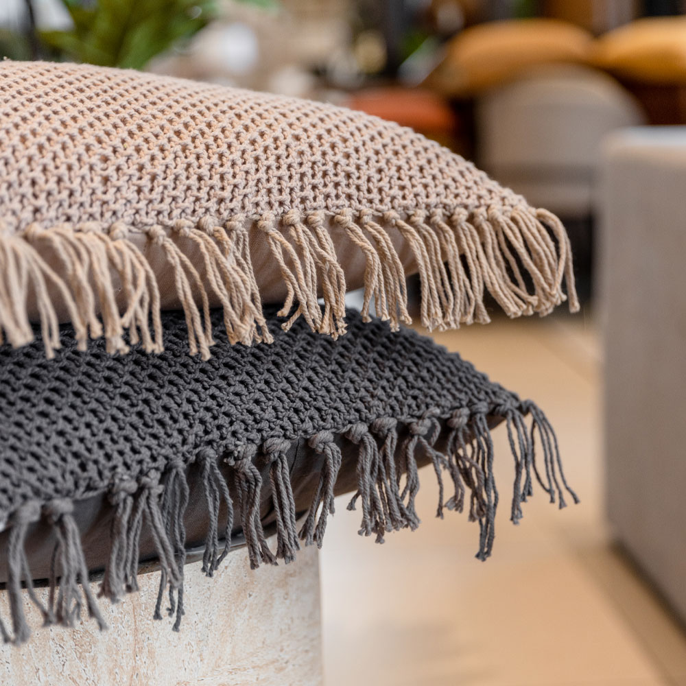 ARNAV ΔΙΑΚΟΣΜΗΤΙΚΟ ΜΑΞΙΛΑΡΙ 45x45 ΥΦΑΣΜΑ ΓΚΡΙ ΣΚΟΥΡΟ POLYESTER - Image 2