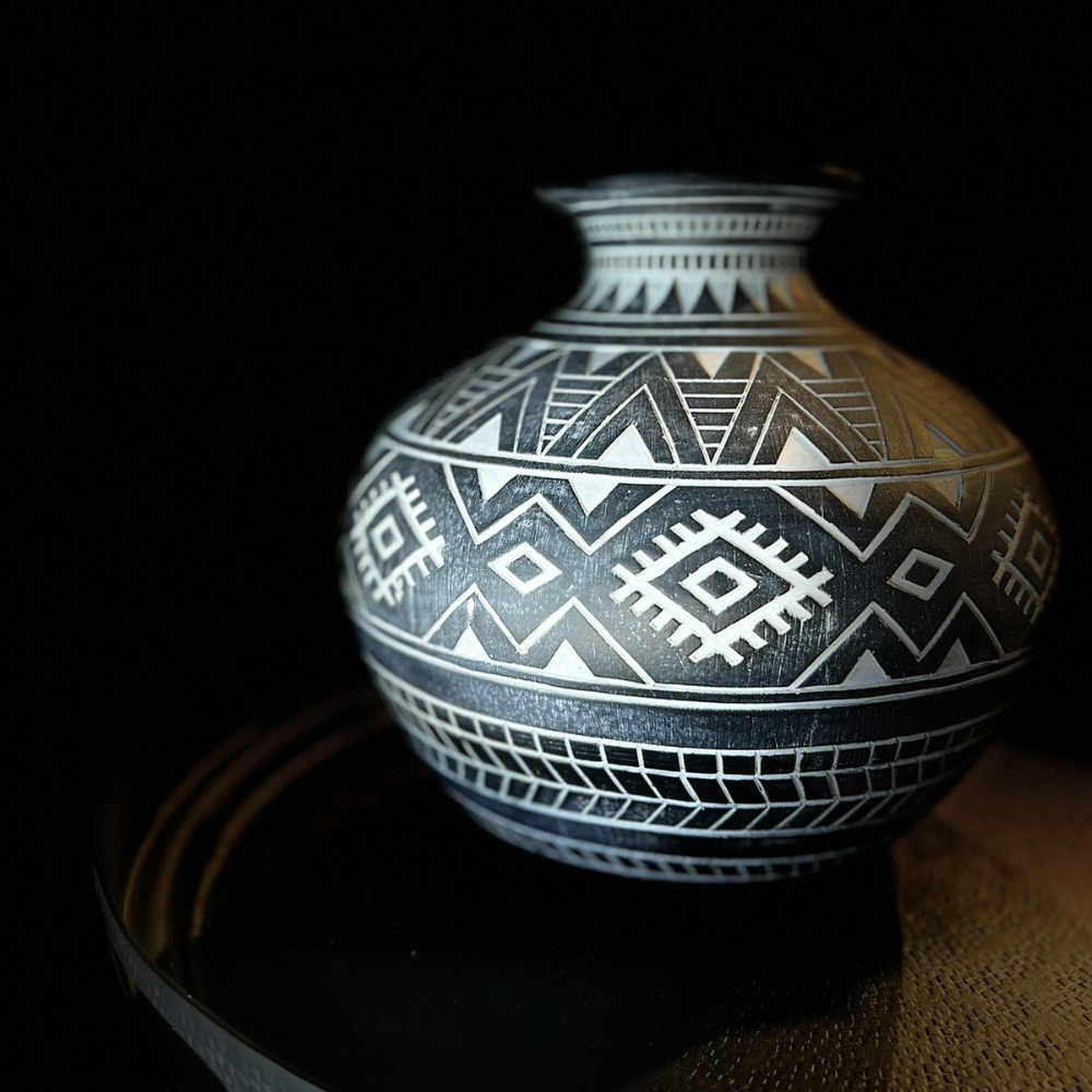MAYA ΒΑΖΟ 25x25x22cm POLYRESIN ΜΑΥΡΟ ΛΕΥΚΟ - Image 3