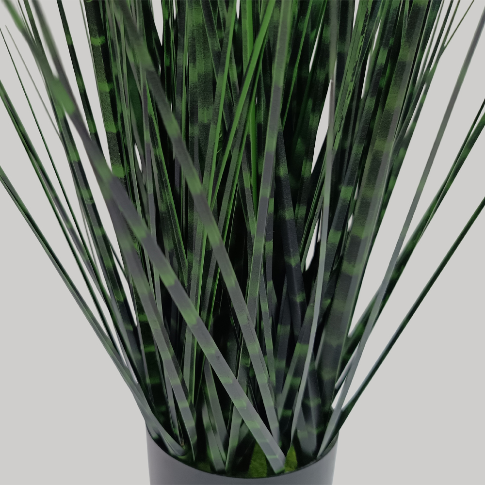 DARK PURE GRASS ΦΥΤΟ ΤΕΧΝΗΤΟ ΣΕ ΓΛΑΣΤΡΑ 90cm PVC ΠΡΑΣΙΝΟ ΣΚΟΥΡΟ - Image 3